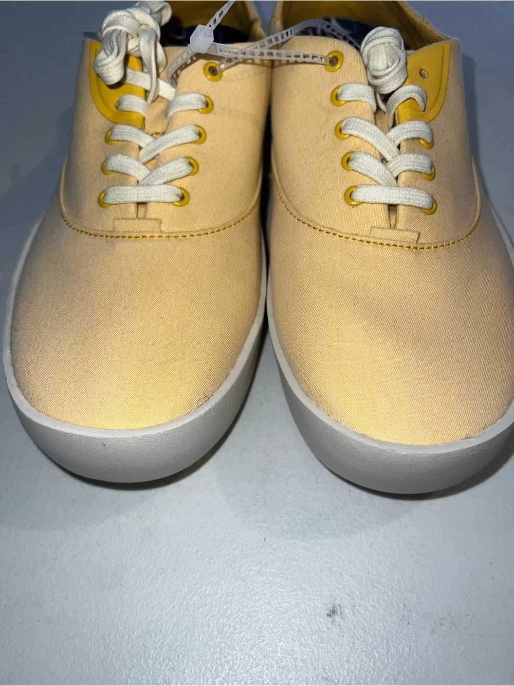 OluKai Tradewind low-top canvas sneakers in the Solar Glow yellow size 8.5 NWOT